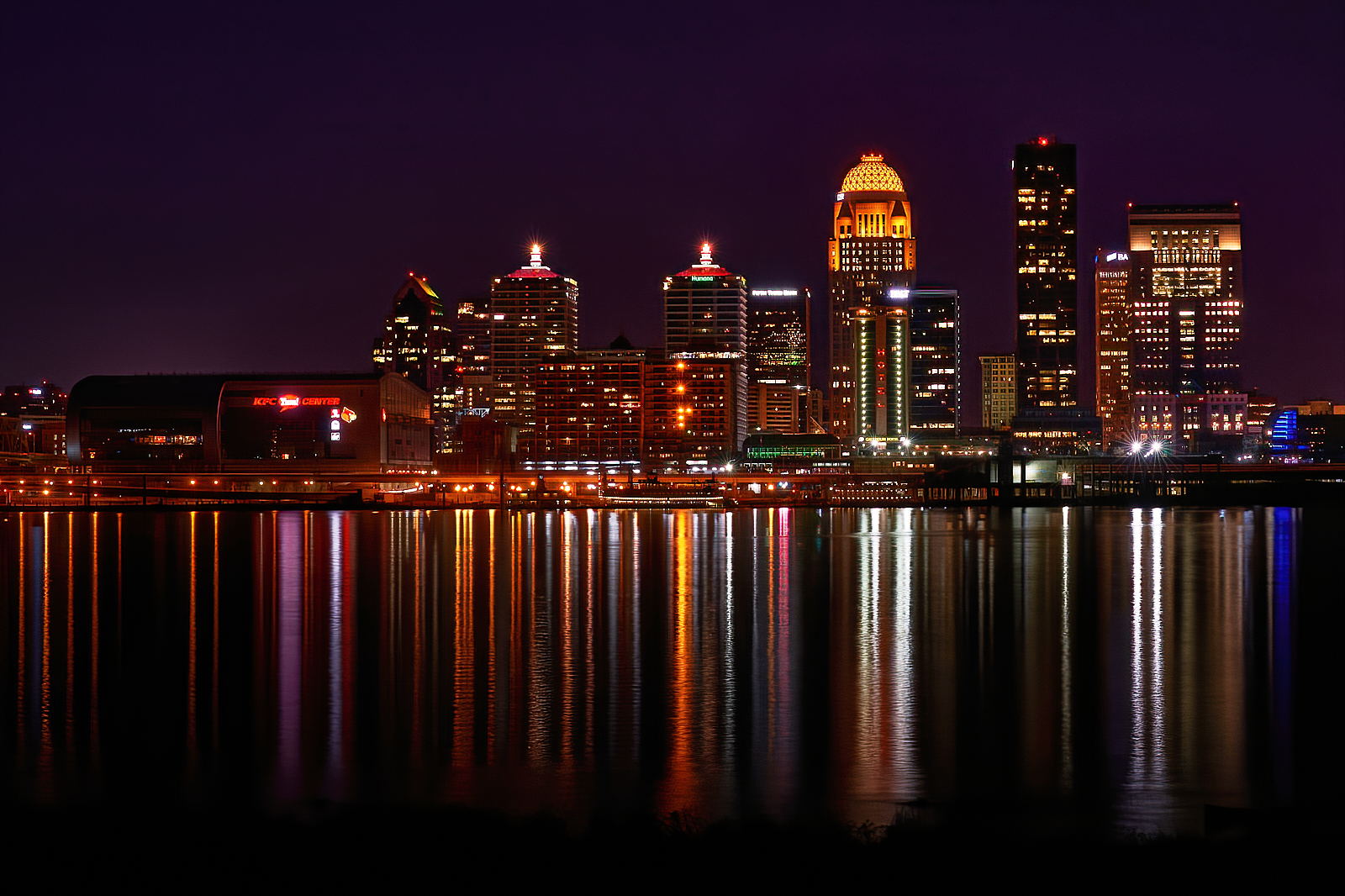 Louisville, Kentucky skyline on the Ohio River