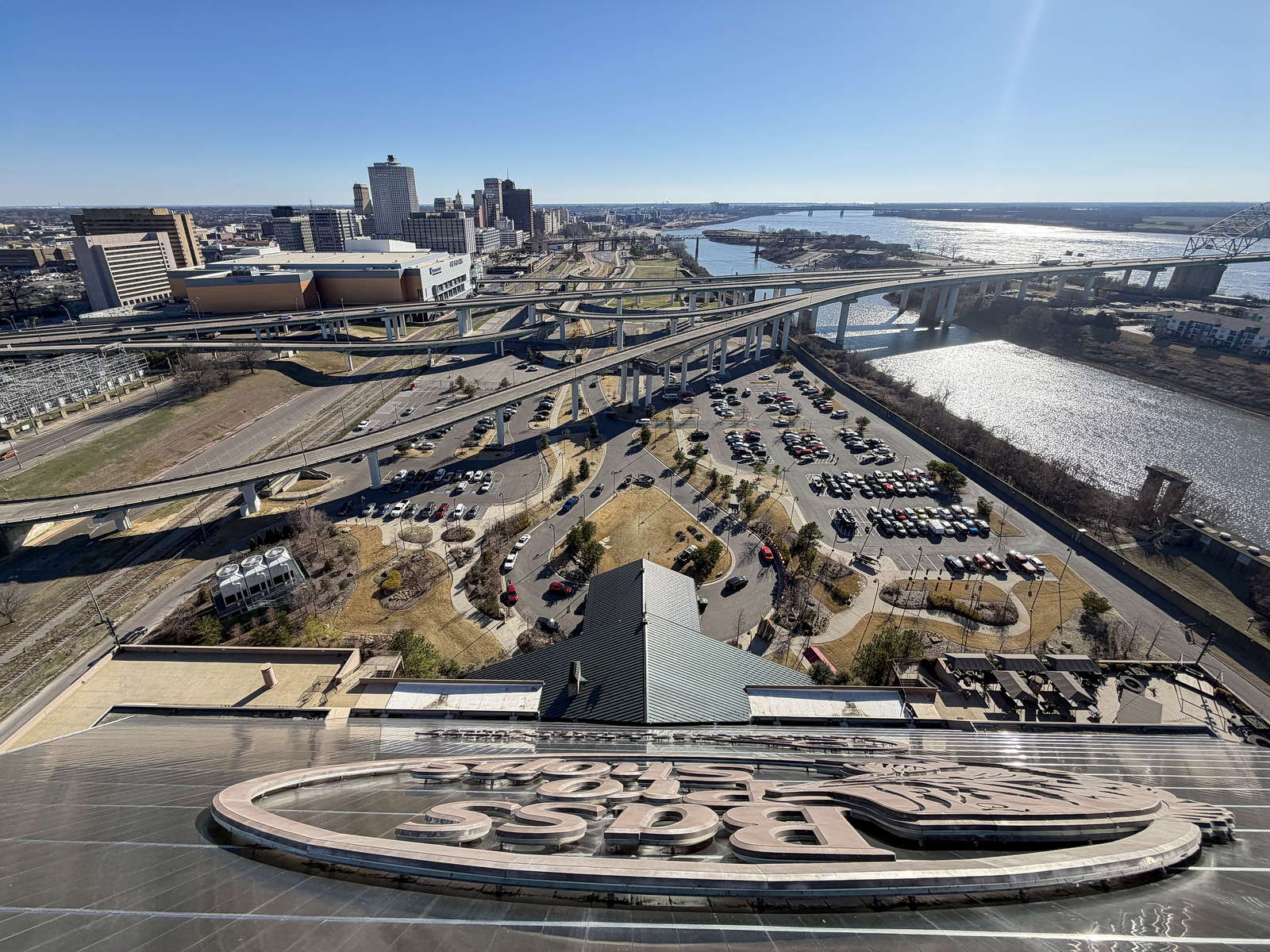 Memphis, Tennessee skyline on the Mississippi River