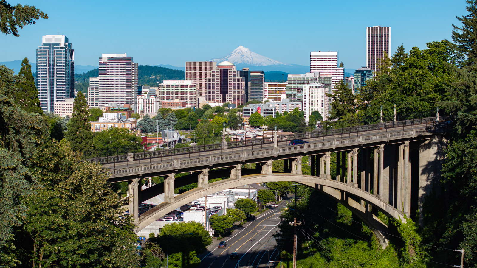 Portland, Oregon skyline with Mount Hood