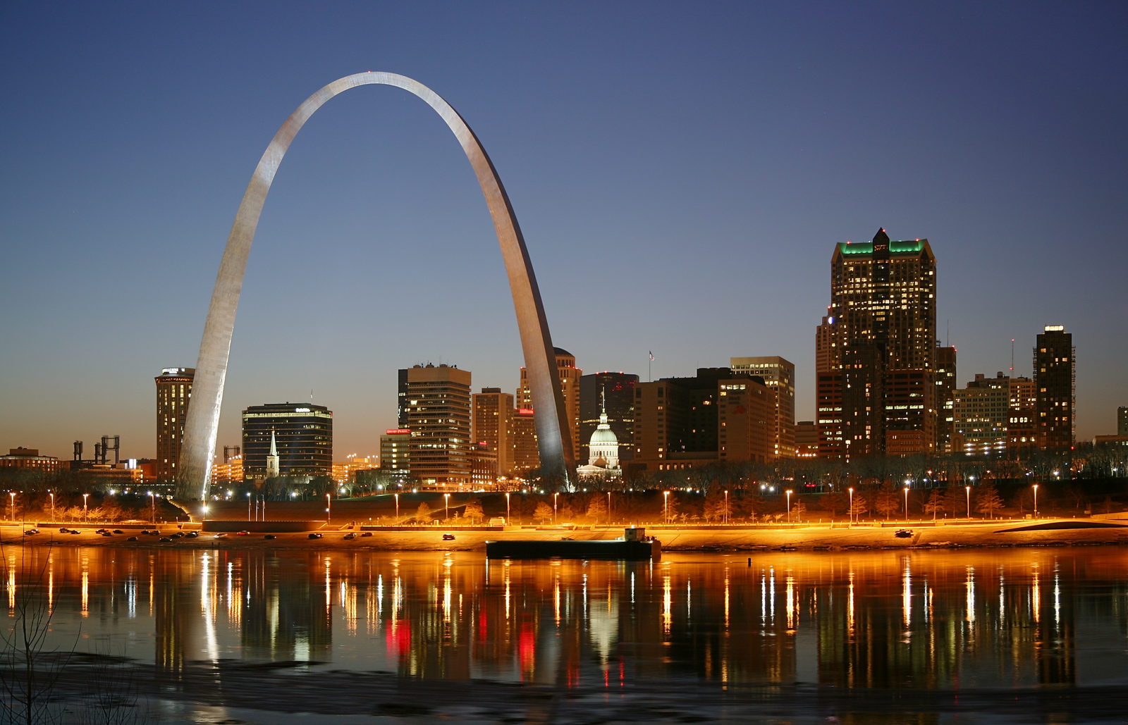 The Gateway Arch and St. Louis skyline on the Mississippi